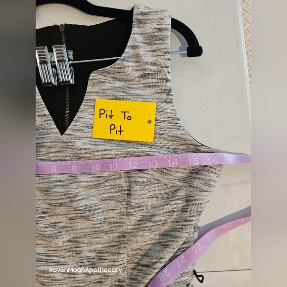 IZ Byer Dress 7 Juniors - Picture 9 of 11